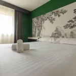 Chambre double avec fresque murale - Hôtel Porte du Bassin Bordeaux